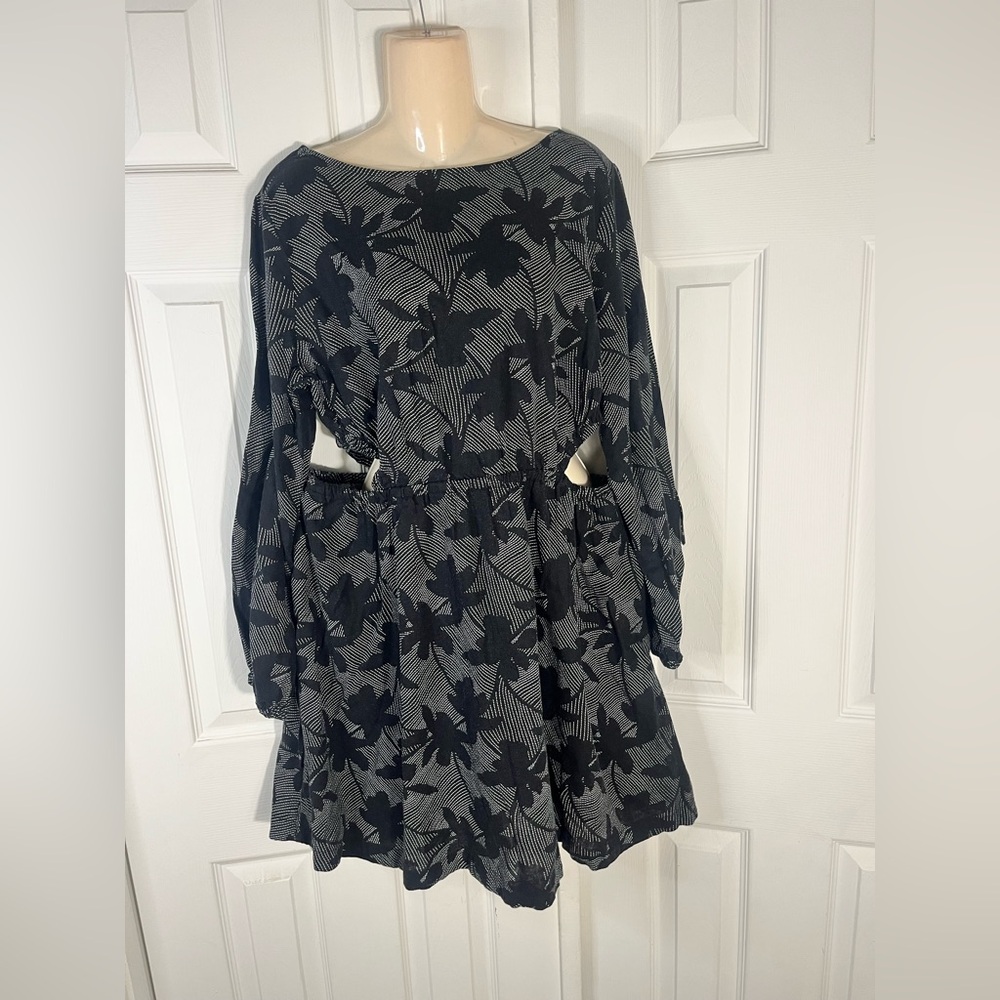 Universal Thread Black and Gray Long Sleeve Dress